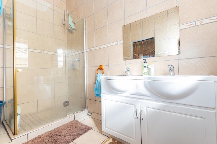 4 Bedroom Property for Sale in Windsor Park Western Cape
